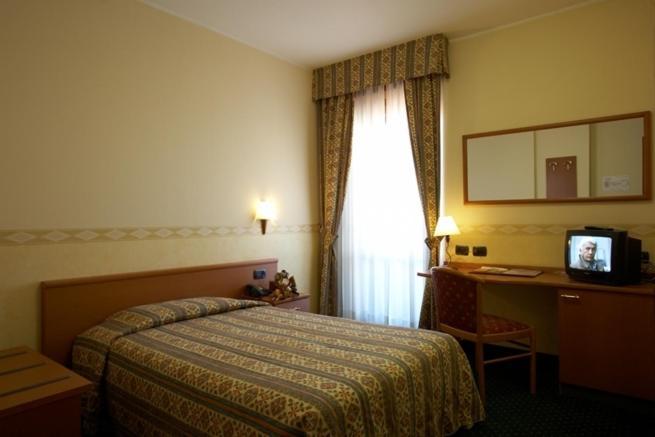Hotel Dropiluc Druento Zimmer foto
